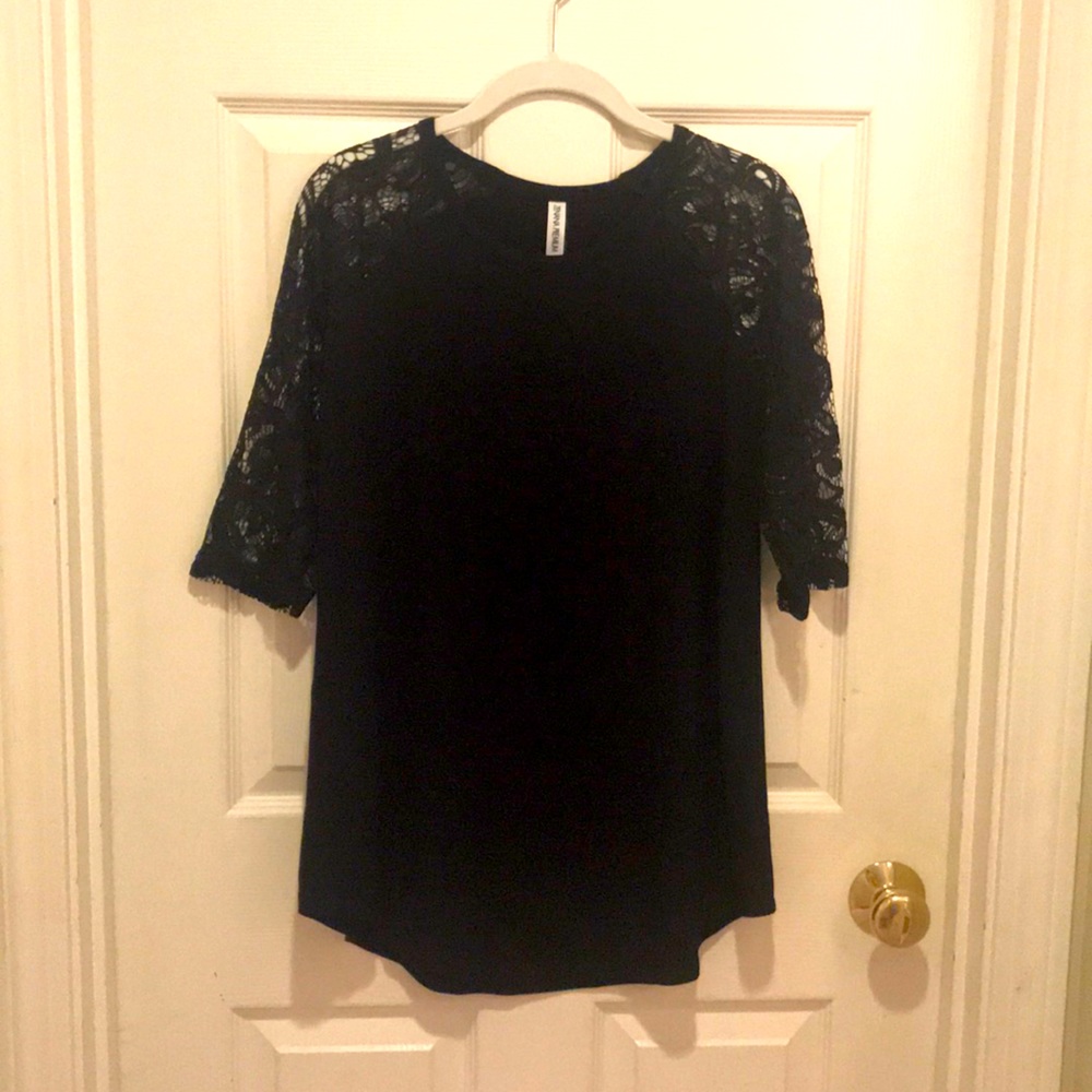 💐 Zenana Black 3/4 Lace Sleeve Top